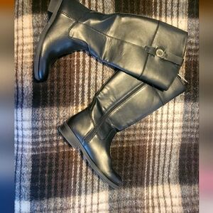 Tommy Hilfiger branded women's size 5M riding boot. NEW. BLACK